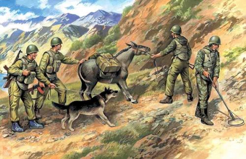ICM 35031 1:35 Soviet Sappers (Afghan War 1979-1988)